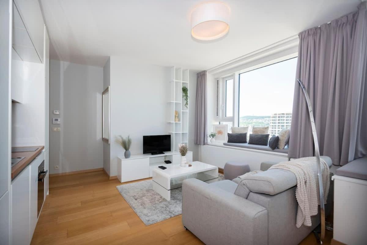 Appartement Luxury 1Bdrm On The 28Th Floor à Bratislava Extérieur photo