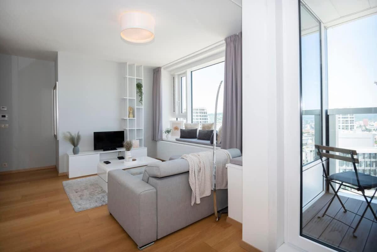 Appartement Luxury 1Bdrm On The 28Th Floor à Bratislava Extérieur photo